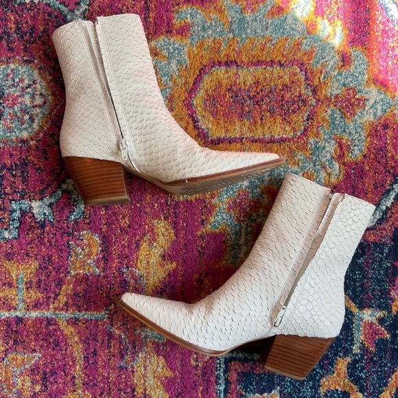 Matisse Caty Booties in White - Picture 3 of 4